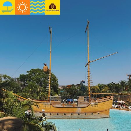 Piazza Com Acesso Ao Acqua Park Aparthotel Caldas Novas Ngoại thất bức ảnh